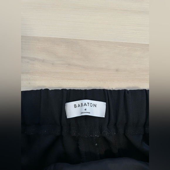 Black Aritzia trousers. Size 4 - Picture 3 of 4